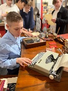 Экскурсия для участников выставки детского творчества «Будущее начинается здесь». Фотограф: Е. А. Данилина