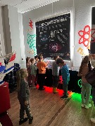 Экскурсия для участников выставки детского творчества «Будущее начинается здесь». Фотограф: Е. А. Данилина