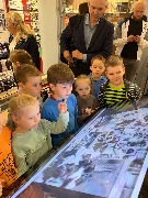 Экскурсия для участников выставки детского творчества «Будущее начинается здесь». Фотограф: Е. А. Данилина