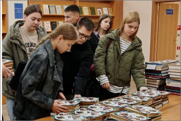 Книжный старт: первокурсники получили учебную литературу